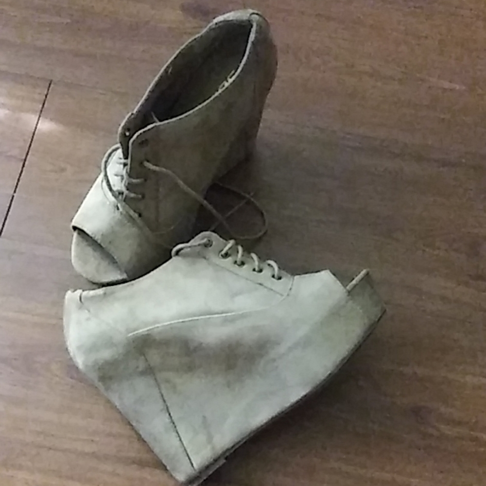 Wedge shoes